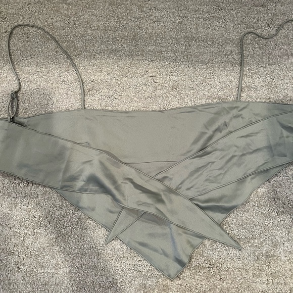 Danielle Bernstein Solid Handkerchief Top - Picture 4 of 5